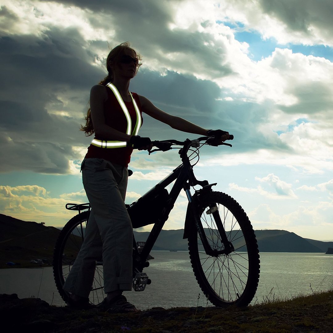 The role of reflective vest belt for running cycling